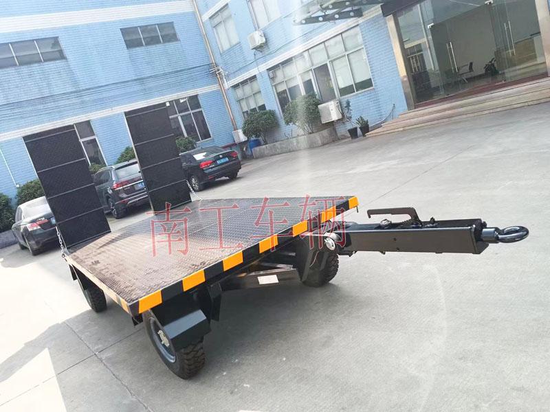 3吨带爬梯工业牵引Milan.com