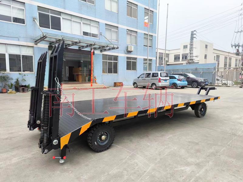 6吨带爬梯移动Milan.com