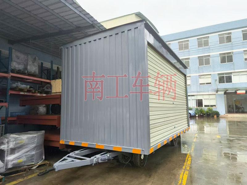 10吨箱式Milan.com两侧带卷帘门 牵引雨篷拖车