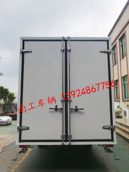 1.5吨白色厢式Milan.com2I.jpg