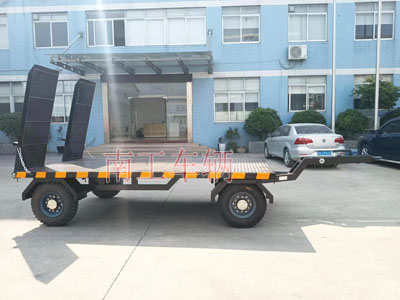 1679880198780252.jpg 3吨带爬梯工业牵引Milan.com4I.jpg