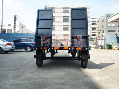 1679880207564401.jpg 3吨带爬梯工业牵引Milan.com2I.jpg