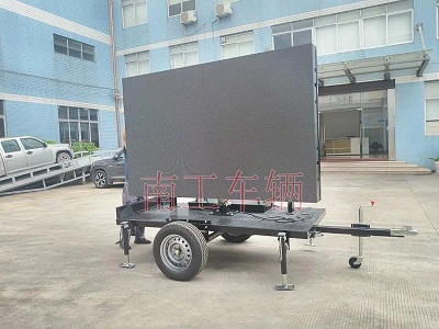 1682583672515665.jpg 轻型简易LED广告拖车单面屏6I.jpg